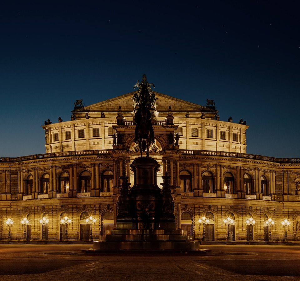 https://astroluna.rs/wp-content/uploads/2019/01/dresden-749683_1280-960x898.jpg