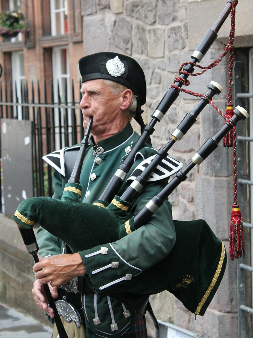 https://astroluna.rs/wp-content/uploads/2019/05/bagpipes-215549_1920-960x1280.jpg