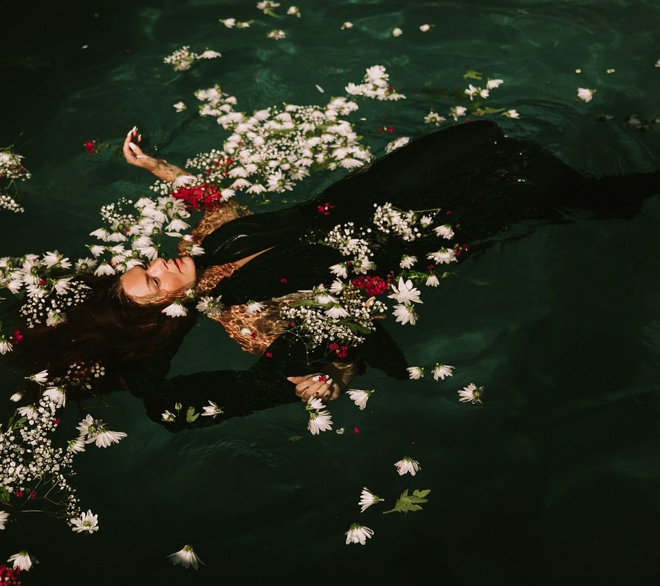 https://astroluna.rs/wp-content/uploads/2019/10/floating-1845571_1280-960x853.jpg